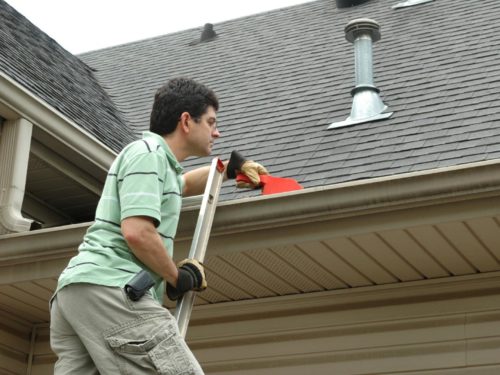Simple Tips for Cleaning Outside of Gutters