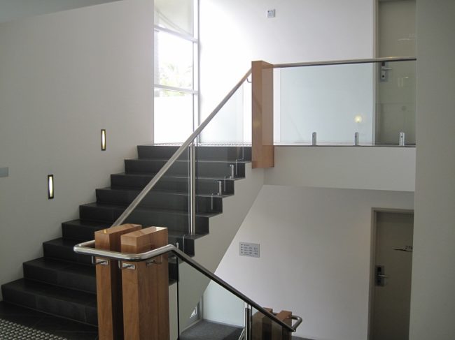 what is a balustrade staircase
