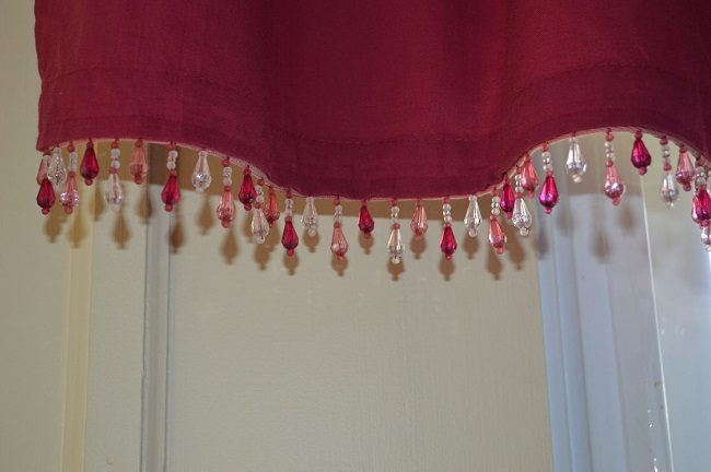 Easy No-Sew Bedroom Curtain