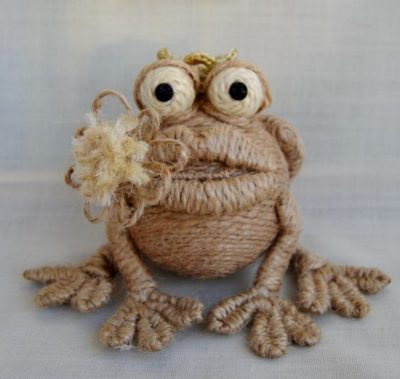 Macrame Far Away Frog Pattern